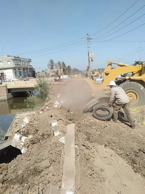 إزالة التعديات على الأراضي بالشرقية 03