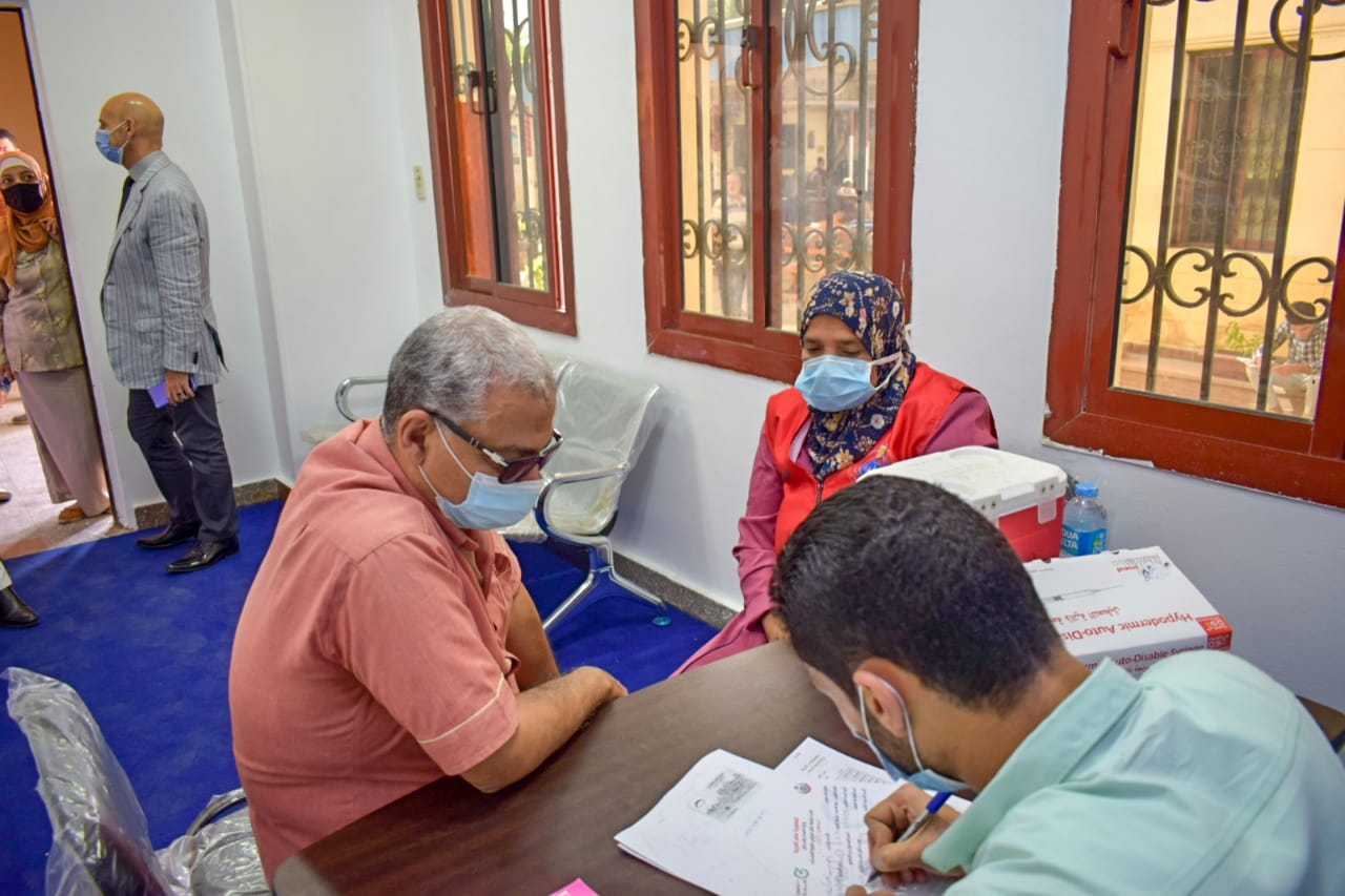 تطعلم المواطنين بلقاح كورونا في إدارة المرور بالشرقية 05