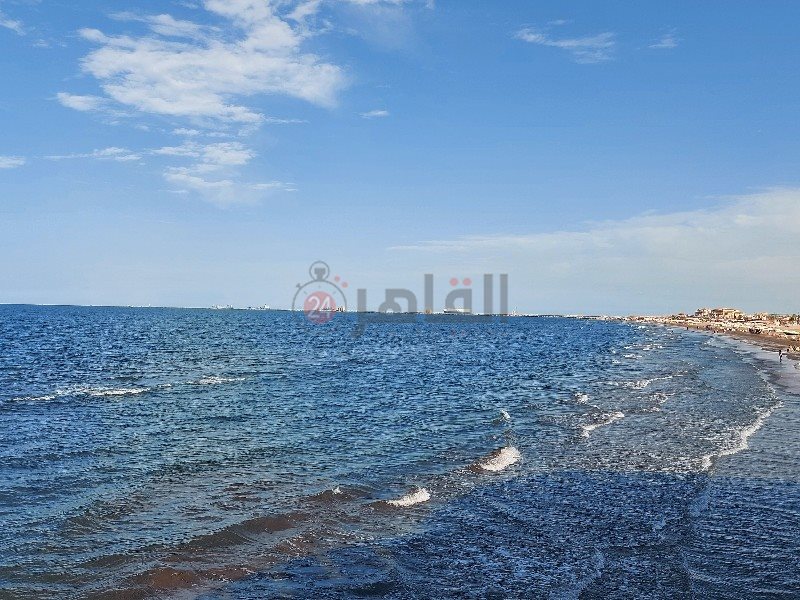 شاطئ بورسعيد دون امواج في الخريف 