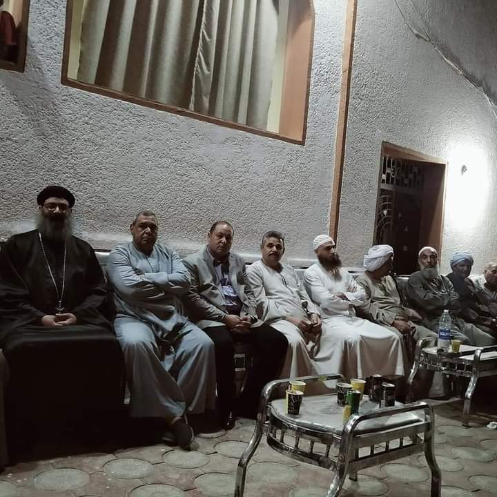 جلسة تمهيدية بين الأهالي بعد مقتل مُسنة