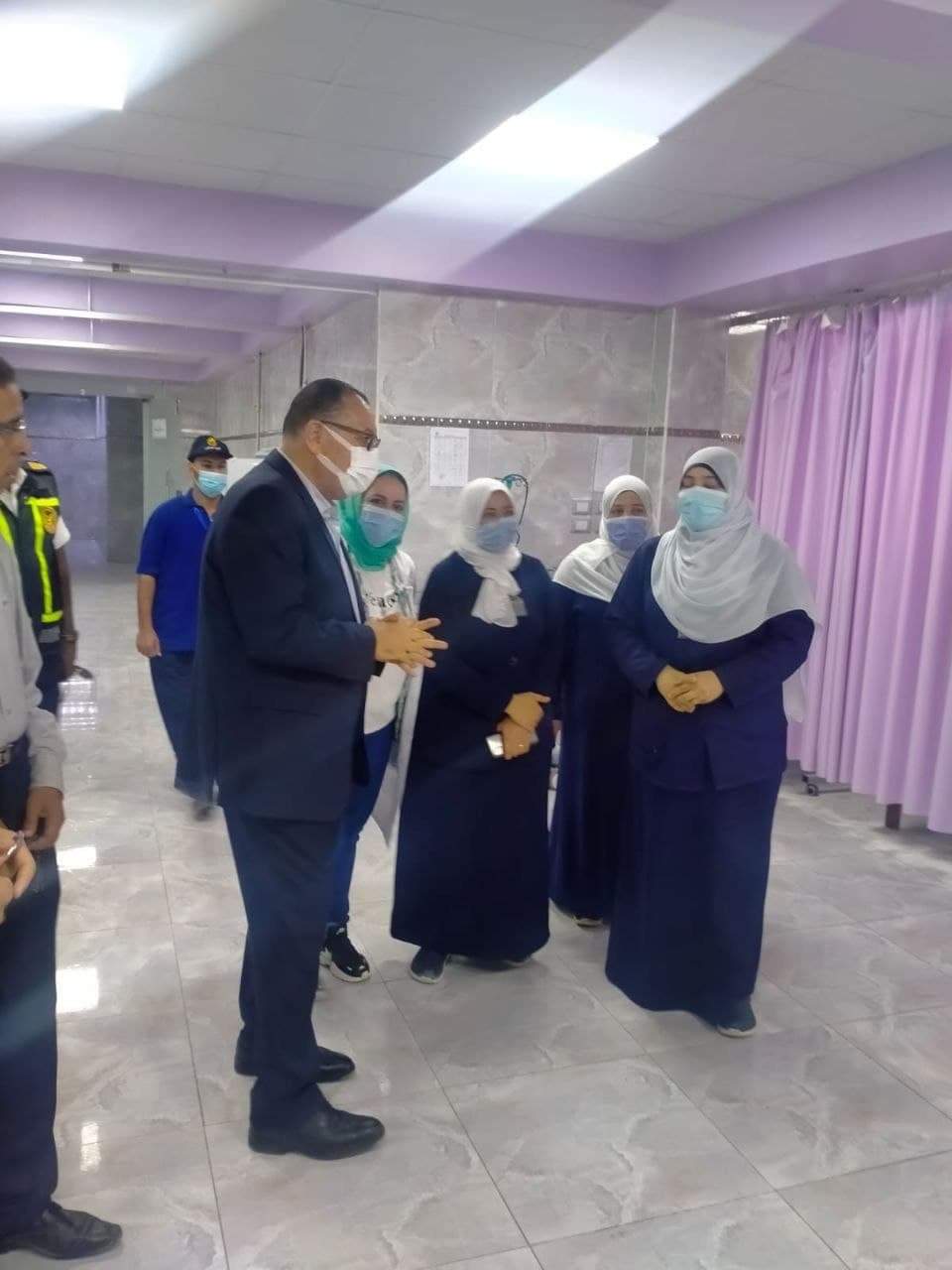 جولة المحافظ بمستشفى بلبيس المركزي 07