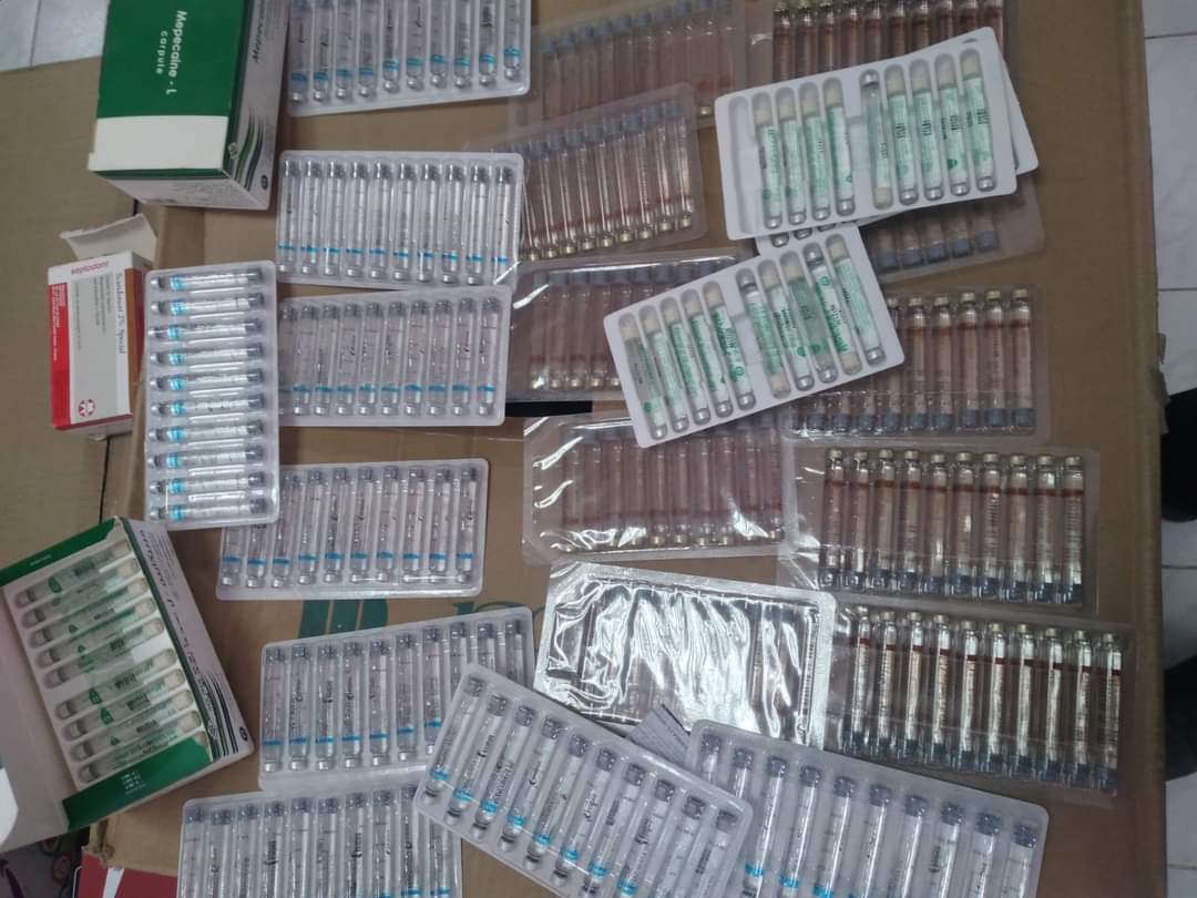 ضبط مخزنين بالفيوم لبيع الأدوية البشرية دون ترخيص وآخر داخله مُستلزمات منتهية الصلاحية