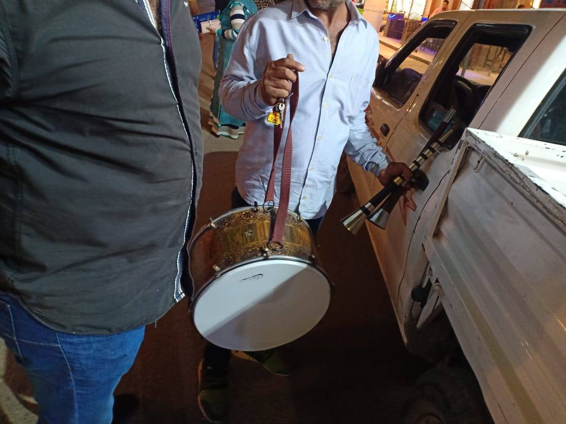 طبل ومزمار مخالف بشوارع الزقازيق