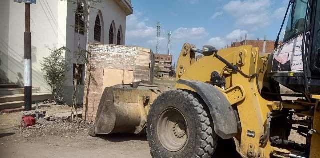 إزالة تعديات على الأراضي بالشرقية 03