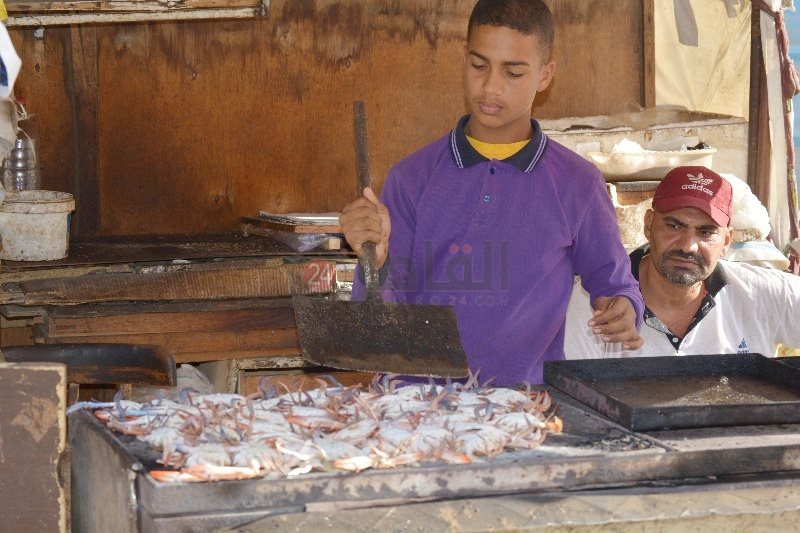 15 عامًا وينفق علي أسرته 
