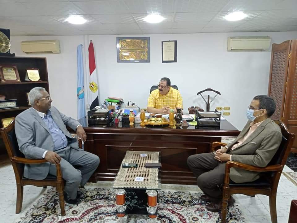 جولة تفقدية لوكيل تعليم البحر الأحمر