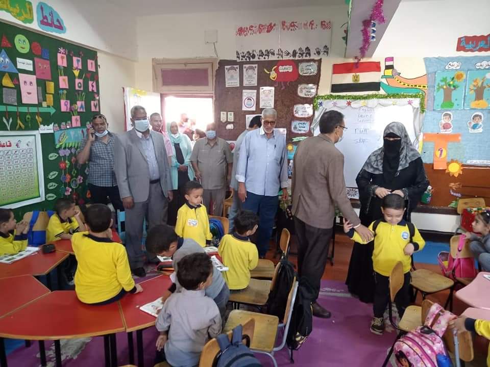 جولة تفقدية لوكيل تعليم البحر الأحمر