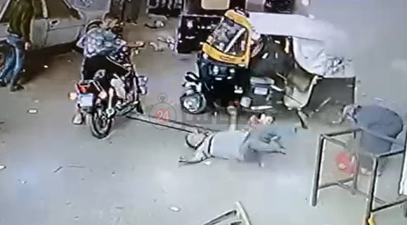  صور من حادث سقوط سيارة من أعلى  محور  صفط اللبن