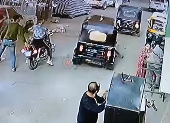  صور من حادث سقوط سيارة من أعلى  محور  صفط اللبن