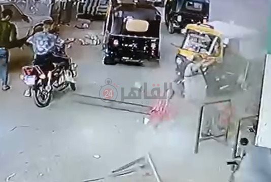  صور من حادث سقوط سيارة من أعلى  محور  صفط اللبن