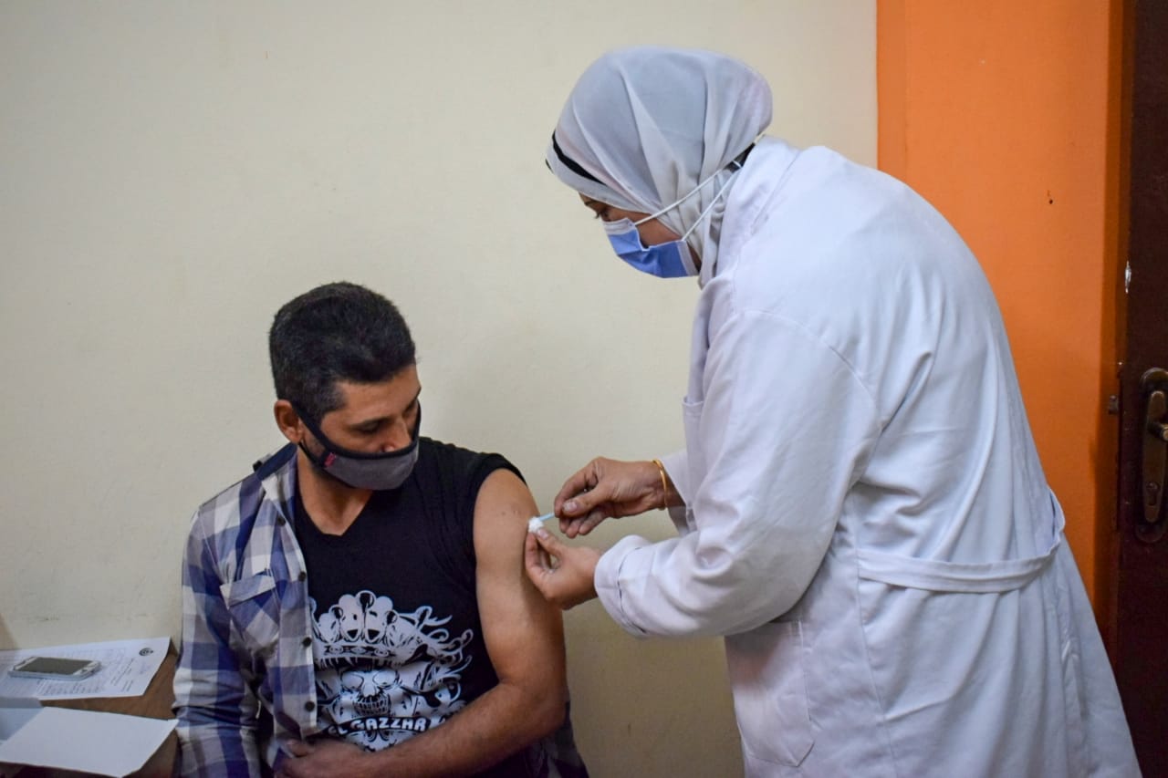 تطعيم المواطنين بلقاح كورونا بالشرقية 02