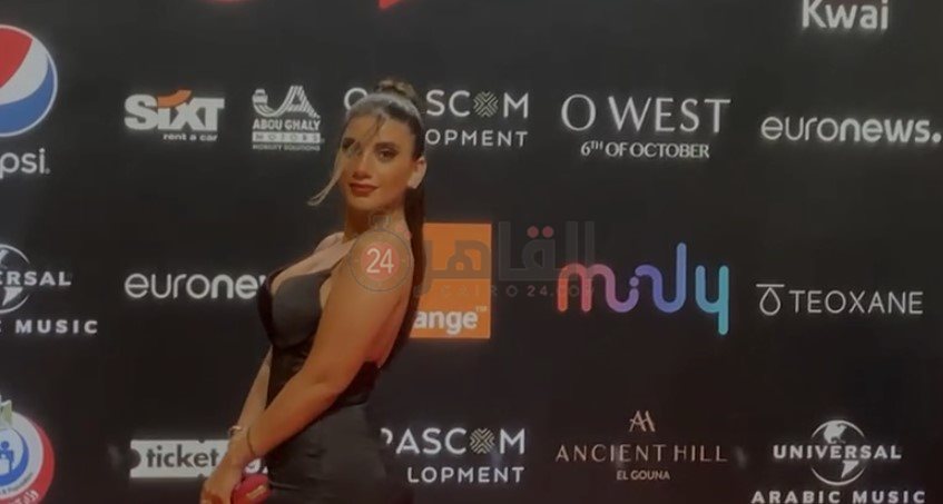 جورجينا طواف في الجونة (2)