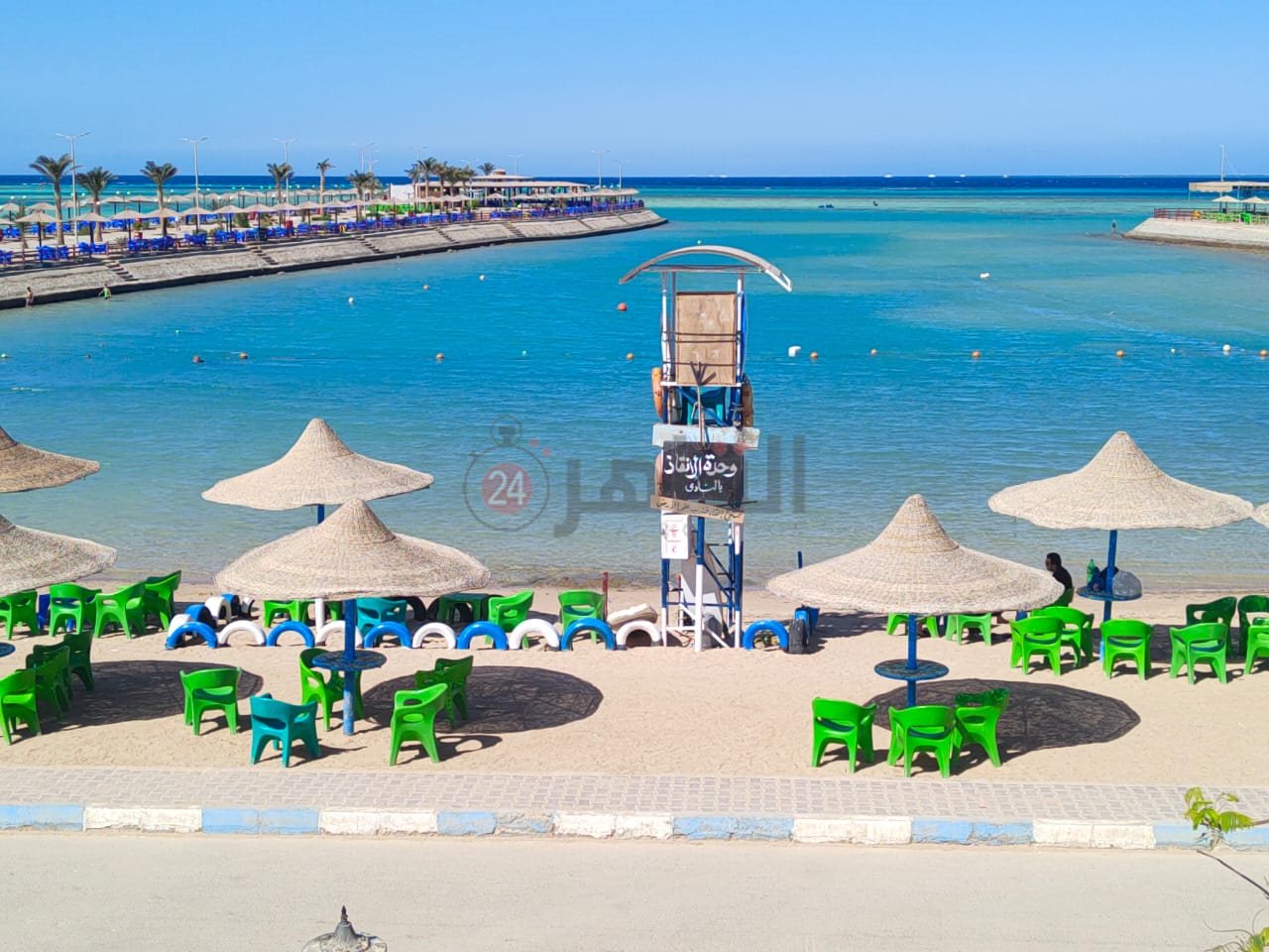  شواطئ الغردقة تفقد روادها مع بداية انخفاض الحرارة