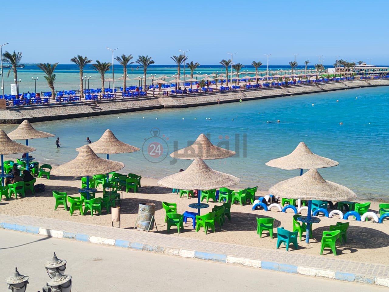  شواطئ الغردقة تفقد روادها مع بداية انخفاض الحرارة