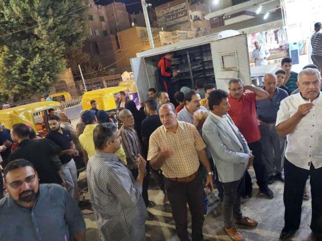 تزاحم على سيارة الفينو بالشرقية 03