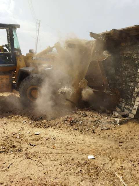 إزالة تعديات على الأراضي بالشرقية 02