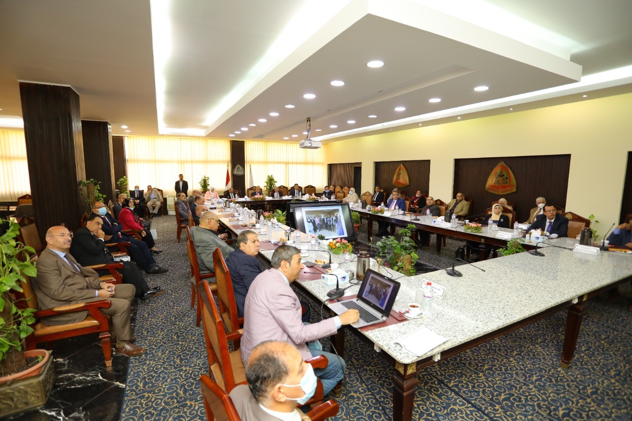 الدكتور وليد ندا، مدير مستشفيات جامعة الزقازيق، يستعرض دور المستشفيات خلال الفترة السابقة