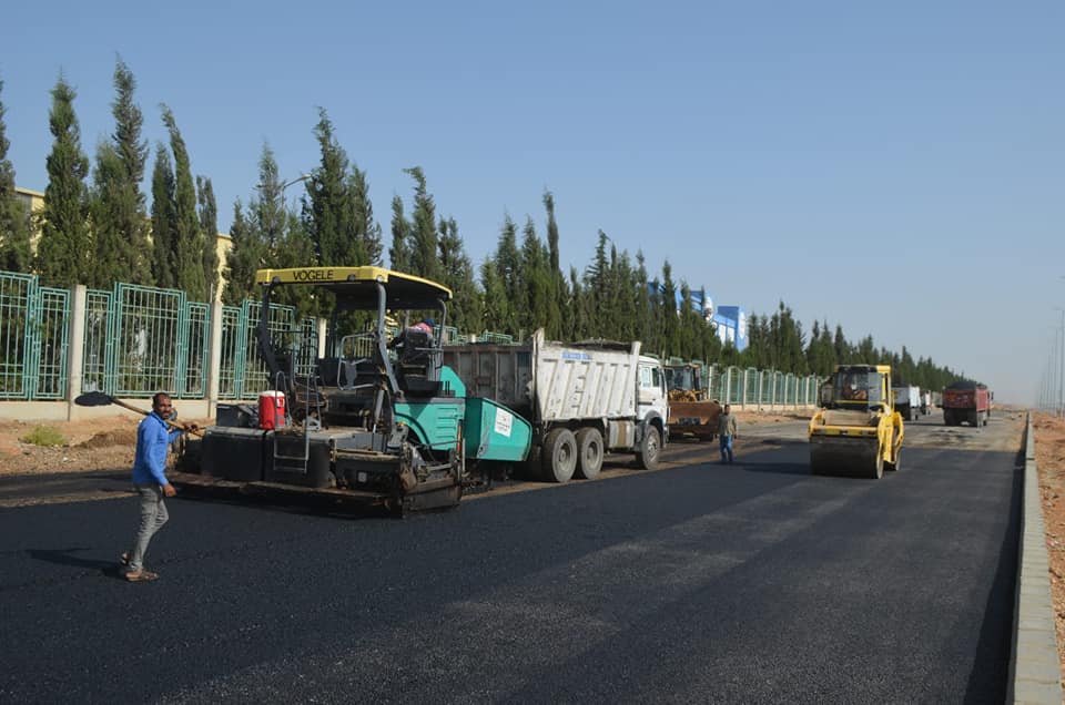 تمهيد الطريق لموقف سيارات القطار الكهربائي بالعاشر من رمضان 01