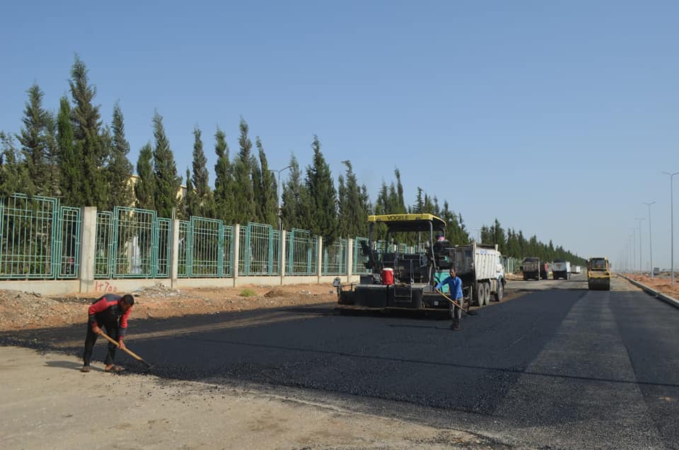 تمهيد الطريق لموقف سيارات القطار الكهربائي بالعاشر من رمضان 03