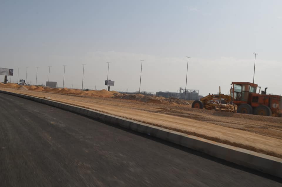 تمهيد الطريق لموقف سيارات القطار الكهربائي بالعاشر من رمضان 07