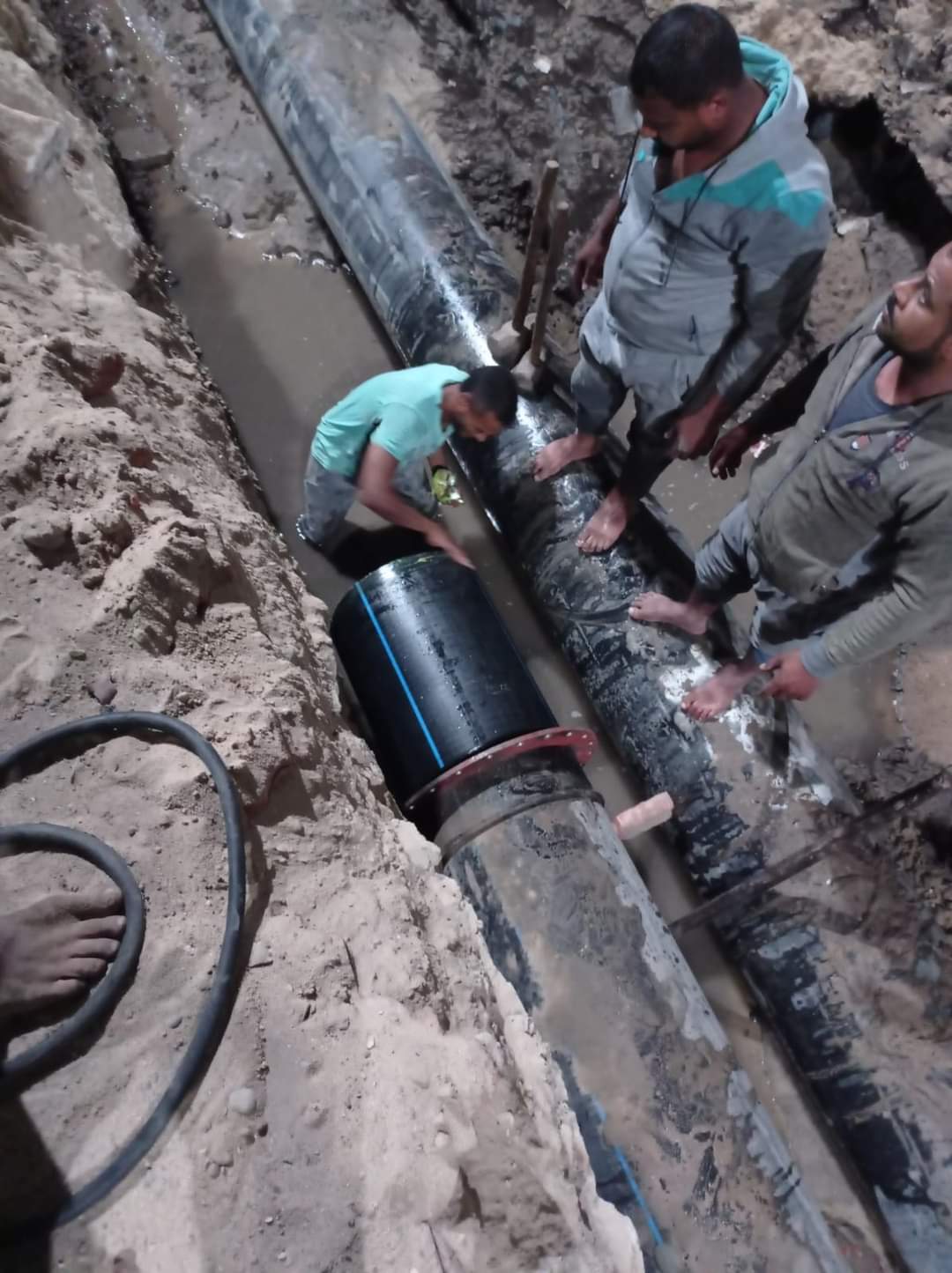 أعمال تحويل المرافق لخط المياه