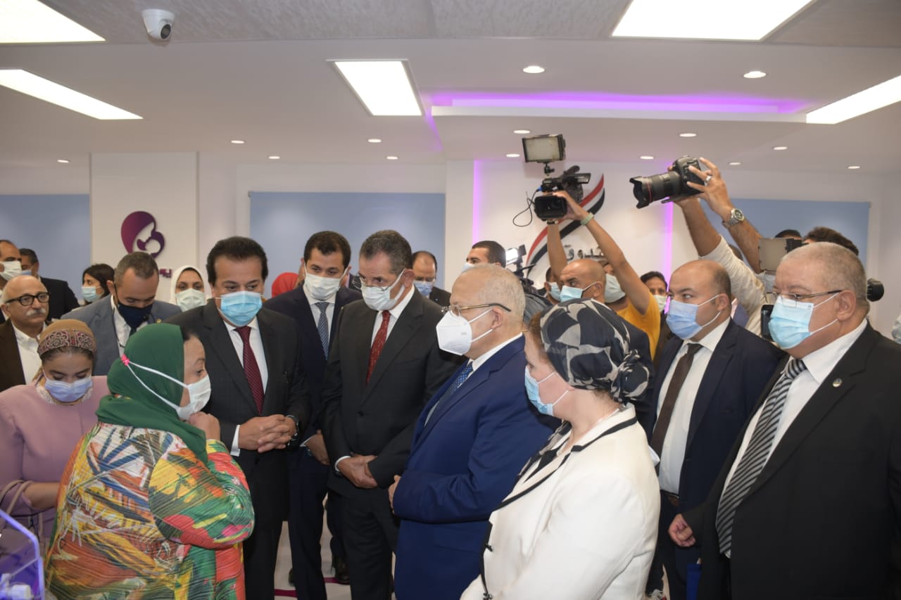 أثناء الافتتاح