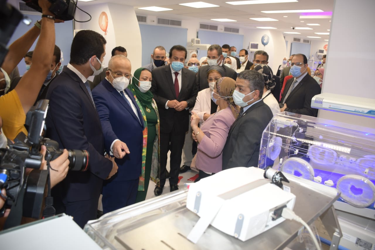 أثناء الافتتاح