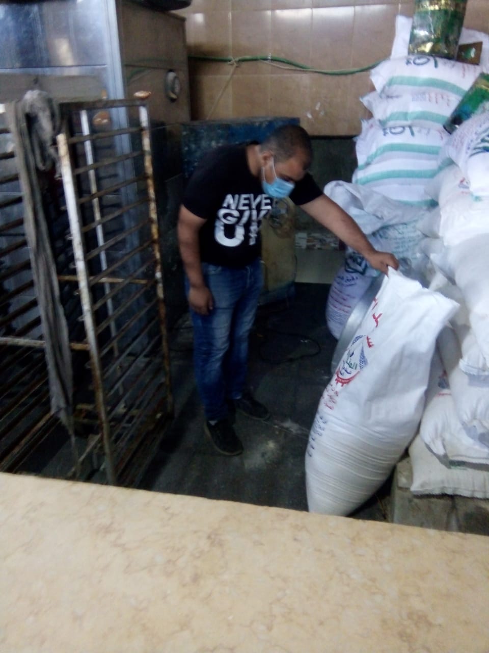 حملة تفتيشية على المنشآت الغذائية بالشرقية 06