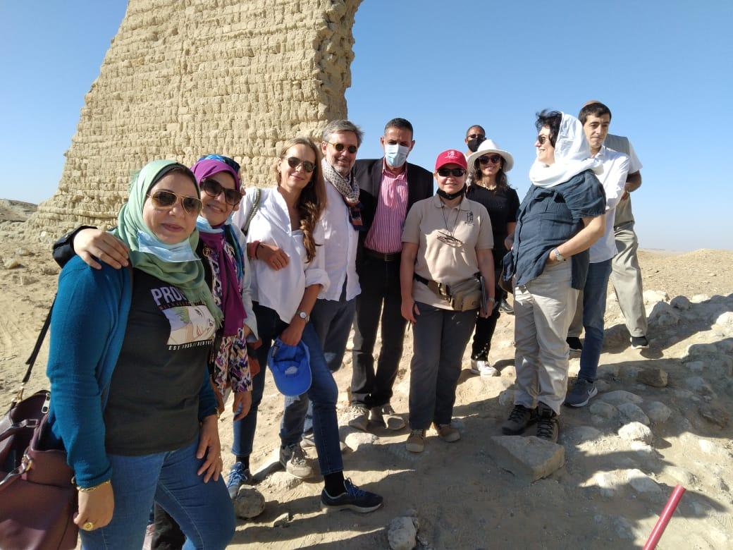 السفير الإيطالي وزوجته في زيارة للمناطق الأثرية في الفيوم