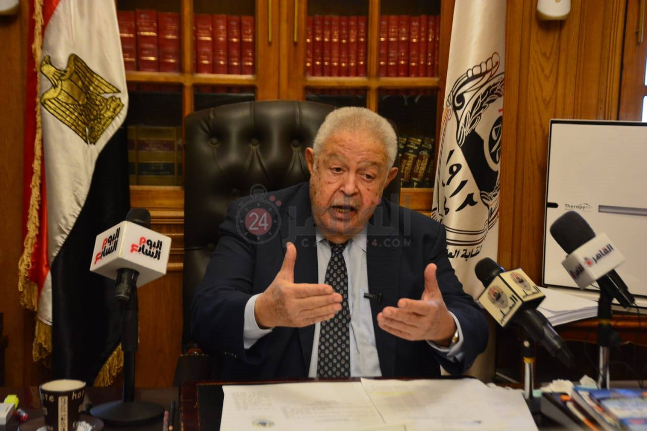 نقيب المحامين