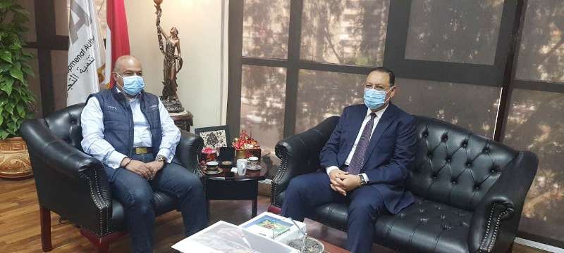 محافظ الشرقية خلال لقائه بـ مساعد أول وزير التموين والتجارة الداخلية