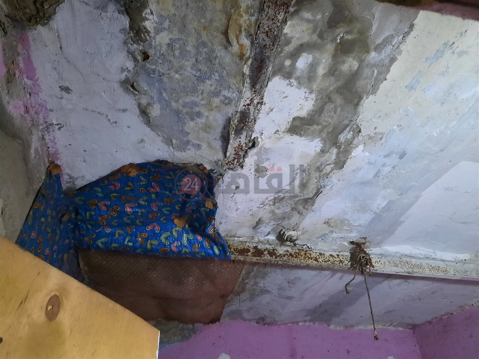 العم محمد وزوجته والطفلتين 