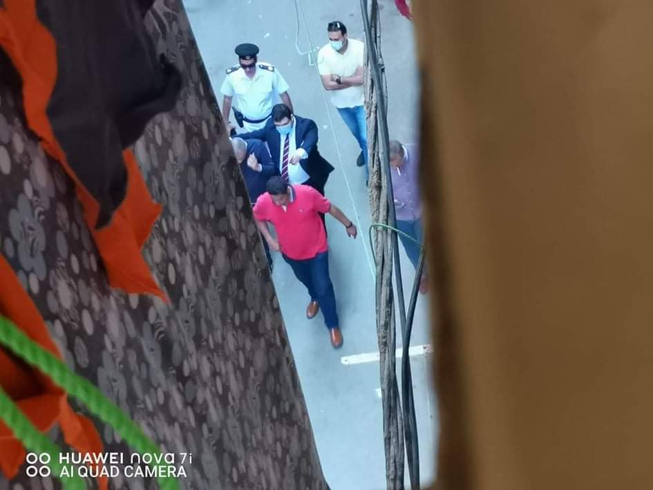 المتهم بقتل والديه فى الإسكندرية يمثل جريمته 