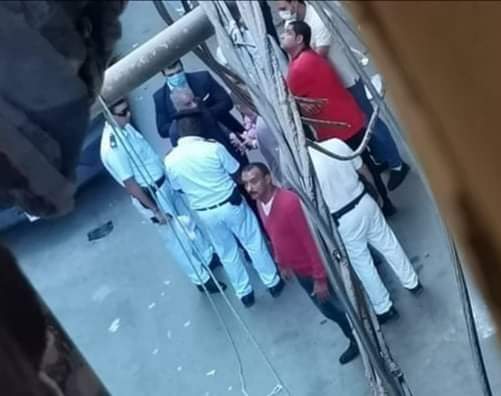 المتهم بقتل والديه فى الإسكندرية يمثل جريمته 