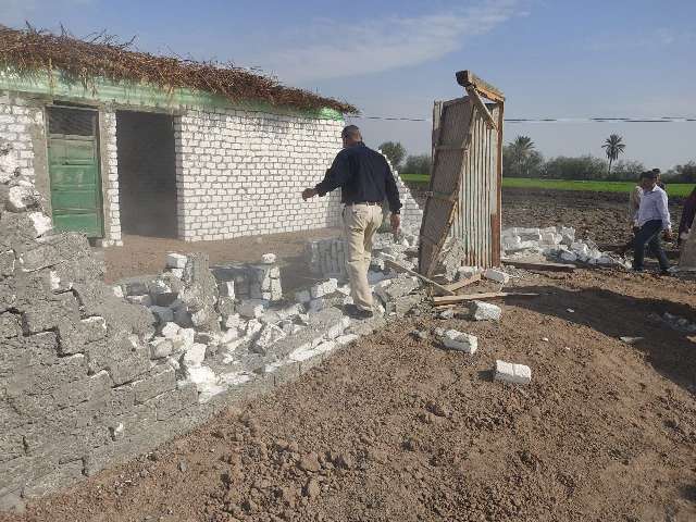 إزالة التعديات على الأراضي بالشرقية 02