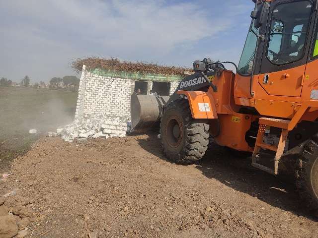 إزالة التعديات على الأراضي بالشرقية 03