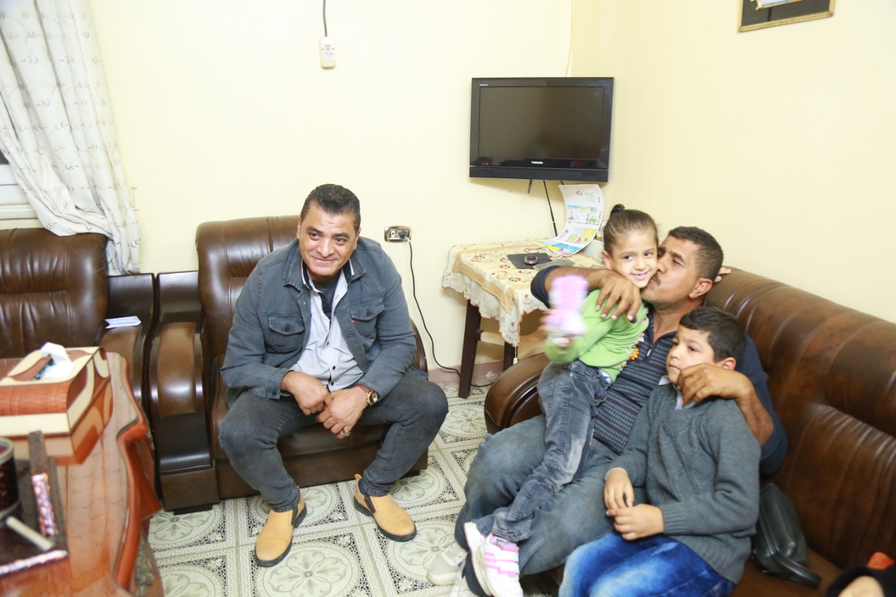 تسليم 4 أطفال لوالدهم بعد رحلة بحث استمرت 3 سنوات