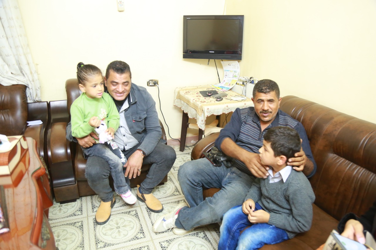 تسليم 4 أطفال لوالدهم بعد رحلة بحث استمرت 3 سنوات