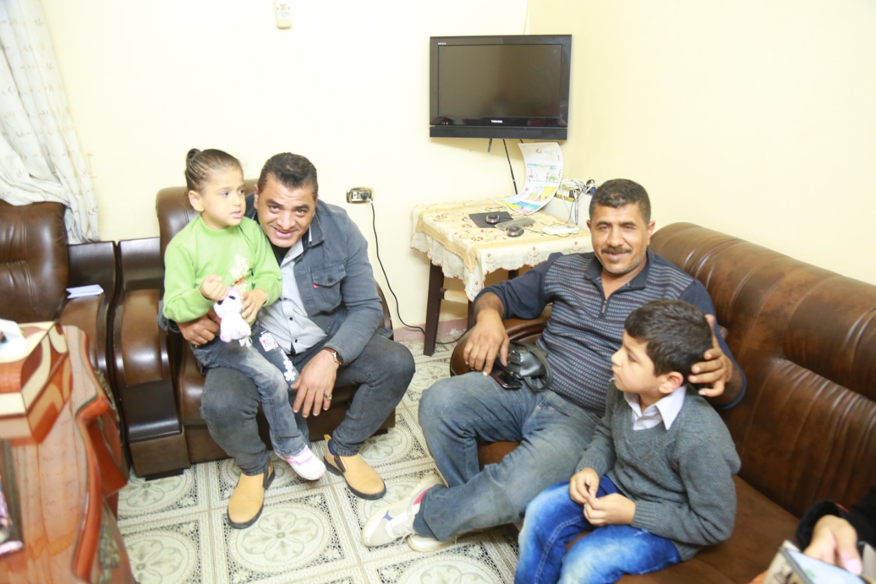 تسليم 4 أطفال لوالدهم بعد رحلة بحث استمرت 3 سنوات