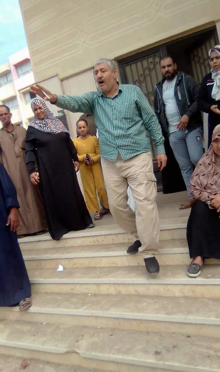 موظف وحدة التضامن الاجتماعي بقرية سوادة في الشرقية 01