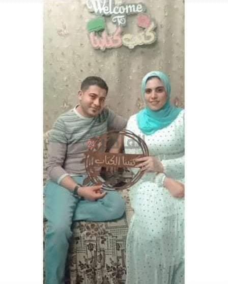 العروسين وصورة بعد عقد القران قبل الحادث