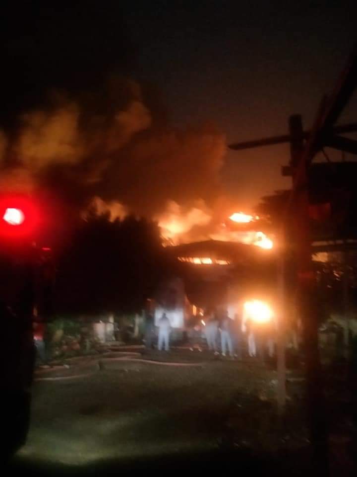 السيطرة على حريق مصنع بلاستيك بالشرقية 01