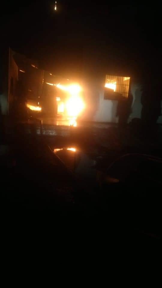 السيطرة على حريق مصنع بلاستيك بالشرقية 03