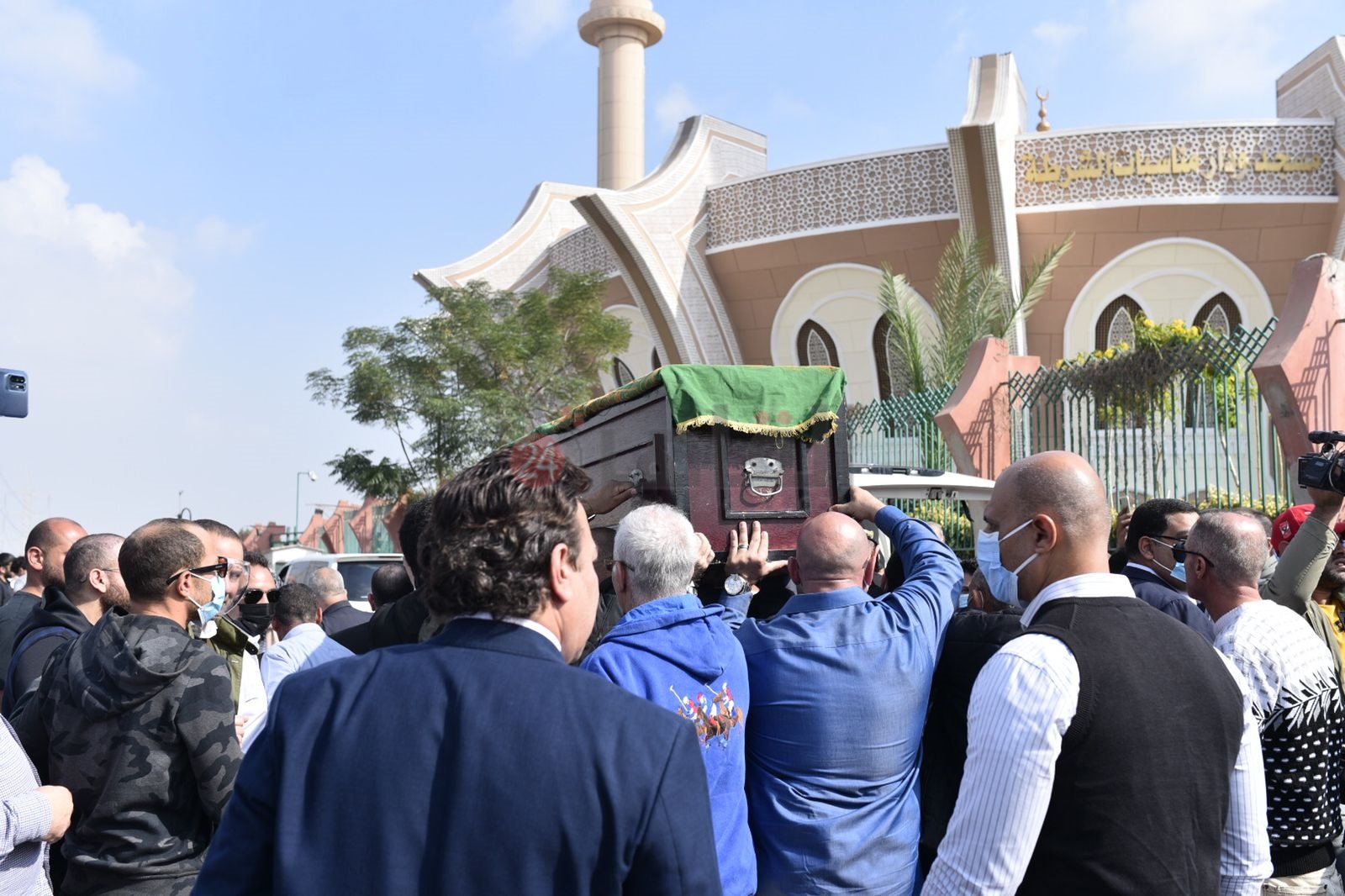 خروج جثمان سهير البابلي من المسجد (7)