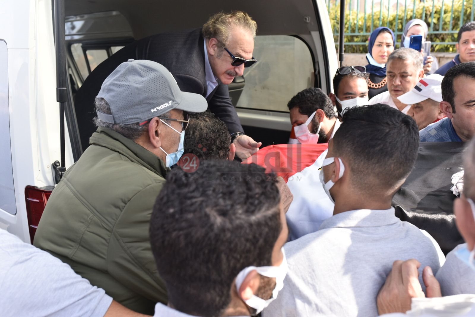 خروج جثمان سهير البابلي من المسجد (8)