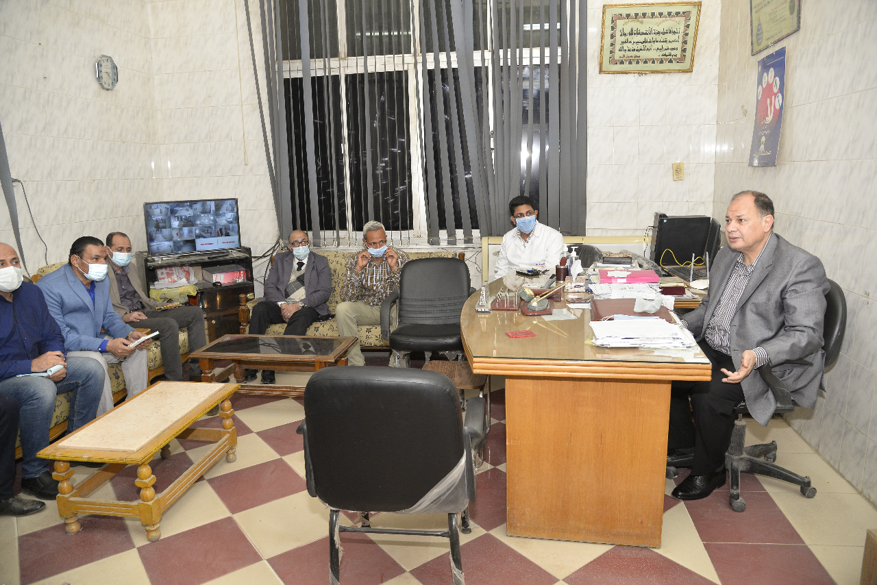 محافظ أسيوط يزور طلاب مدارس البداري عقب تعرضهم للتسمم