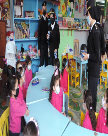  الداخلية تنظم زيارات لطلاب المدارس�