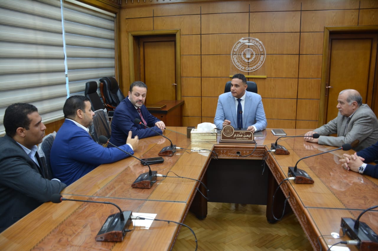 محافظ الدقهلية وأعضاء مجلس الإدارة
