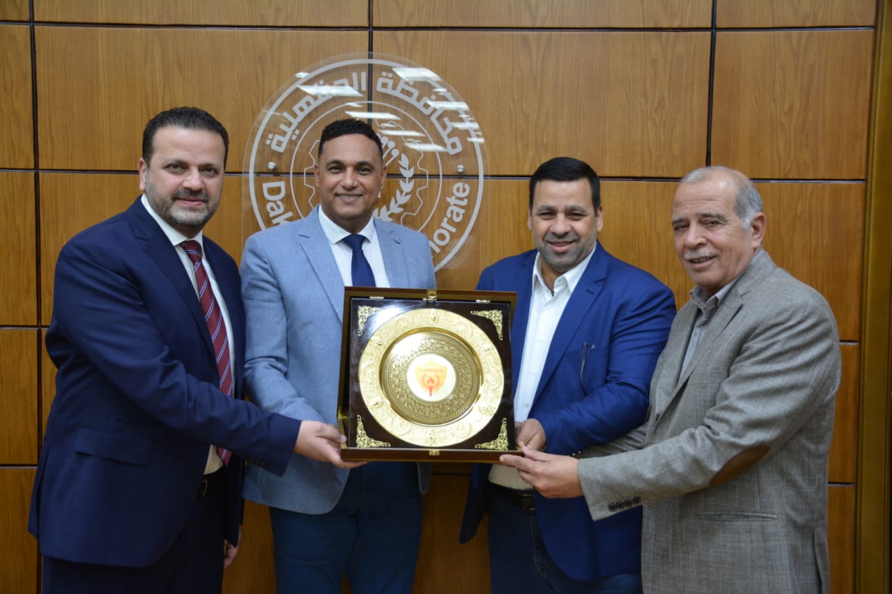 محافظ الدقهلية وأعضاء مجلس الإدارة