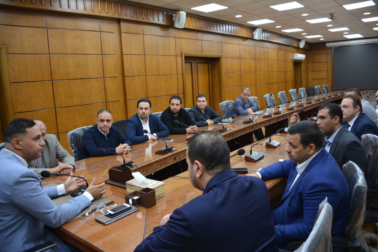 محافظ الدقهلية وأعضاء مجلس الإدارة